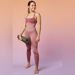 Fabletics High-Waisted Seamless Leopard Legging/Bra